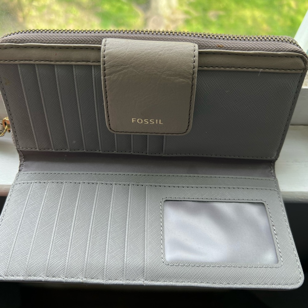 Fossil wallet